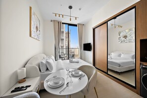 Iron/ironing board, WiFi, bed sheets