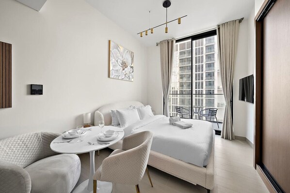 Iron/ironing board, WiFi, bed sheets