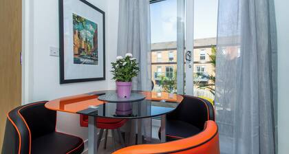 Wakefield Westgate Station - 2 Bed 2 Bath