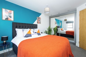 2 habitaciones, escritorio, tabla de planchar con plancha y wifi gratis