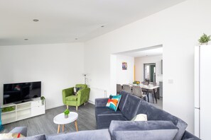 TV - Leeds 4 Bed 2 Bath With Parking (Leeds)