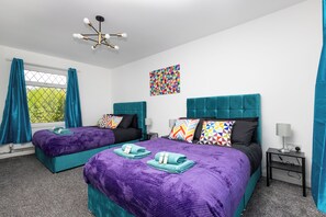 4 bedrooms, desk, iron/ironing board, free WiFi