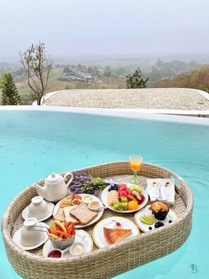 Svédasztalos reggeli mindennap (fejenként THB 500 áron)