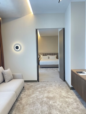 普通套房, 陽台, 城市景觀 | 1 間臥室、迷你吧、客房內保險箱、書桌