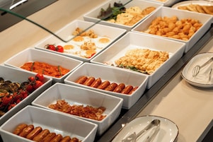 Petit déjeuner complet servi tous les jours en supplément