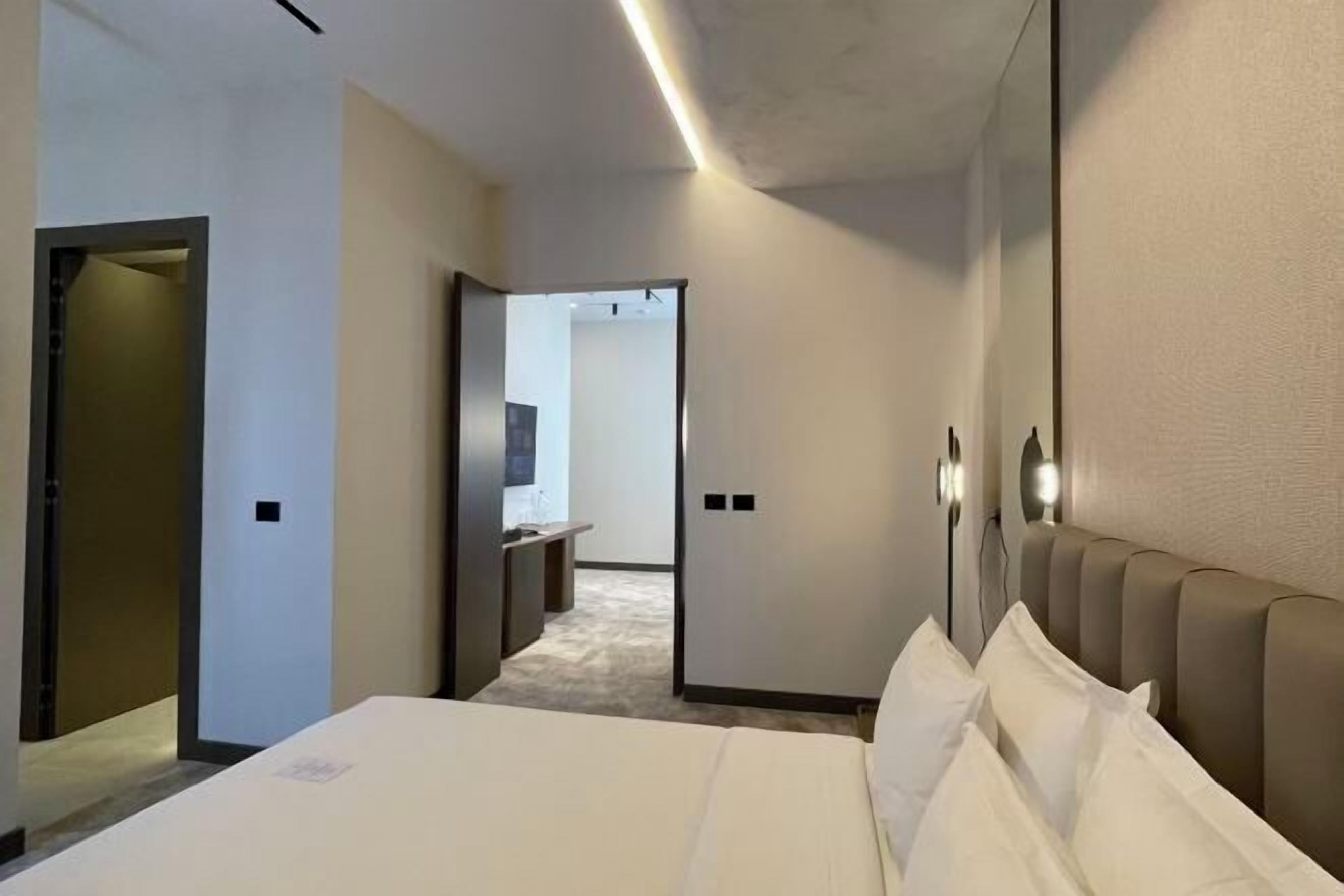 Minibar, safe på rommet, skrivebord og skrivebord for bærbar PC