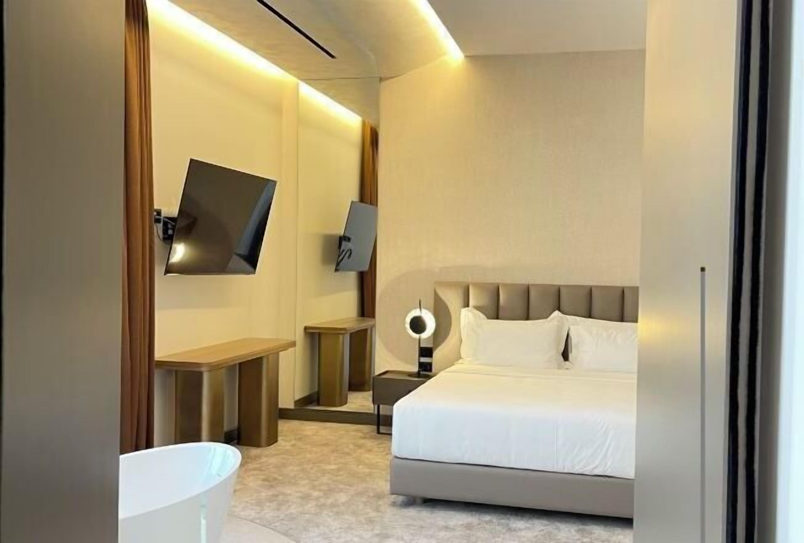 Minibar, safe på rommet, skrivebord og skrivebord for bærbar PC