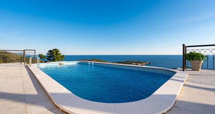 3-bedroom villa Maris with Private Pool and Postcard View in marvelous Lustica.