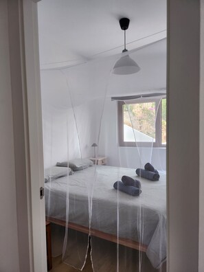 5 bedrooms, desk, free WiFi, bed sheets