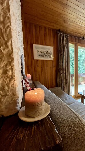 Apartment, 1 Bedroom, Mountain View | Living area