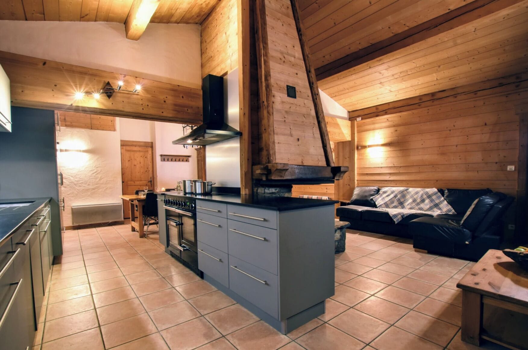 Comfort Apartment, Balcony, Mountain View | Private kitchen
