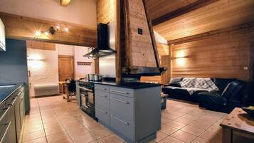 Departamento Confort, balcón, vista a la montaña | Cocina privada | Periquera