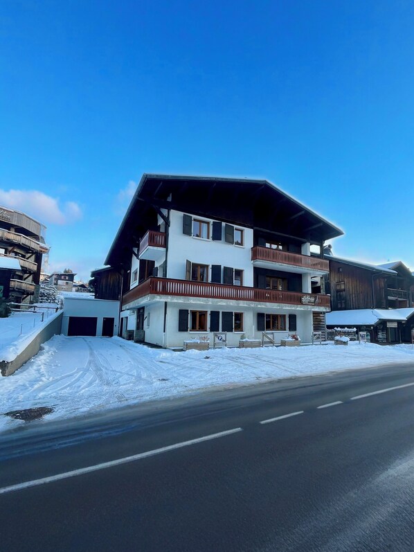 Front of property - Residences Delavay (Les Gets)