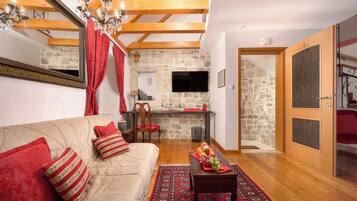 Deluxe Double Room | Minibar, in-room safe, iron/ironing board, free WiFi