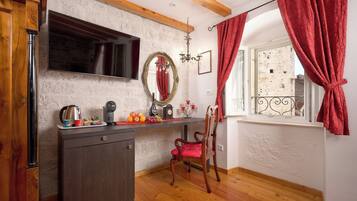 Deluxe Double Room | Minibar, in-room safe, iron/ironing board, free WiFi