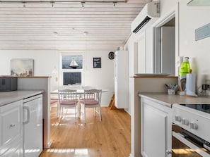 Fridge, microwave, dishwasher, cookware/dishes/utensils