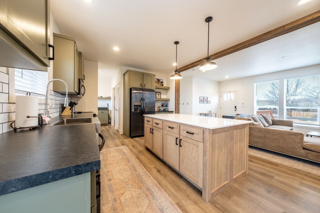 雪櫃、微波爐、焗爐、爐具