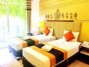 Escritorio y espacio para trabajar con laptop