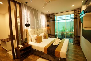 Suite Luxe, balcon | Bureau, espace de travail pour ordinateur portable