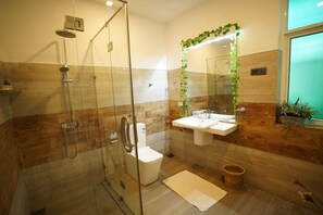 Desk, laptop workspace, soundproofing, iron/ironing board - Waasala Eco Luxury Heaven (Anuradhapura)
