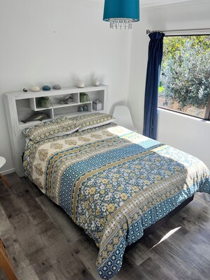 3 habitaciones, tabla de planchar con plancha, wifi y ropa de cama 