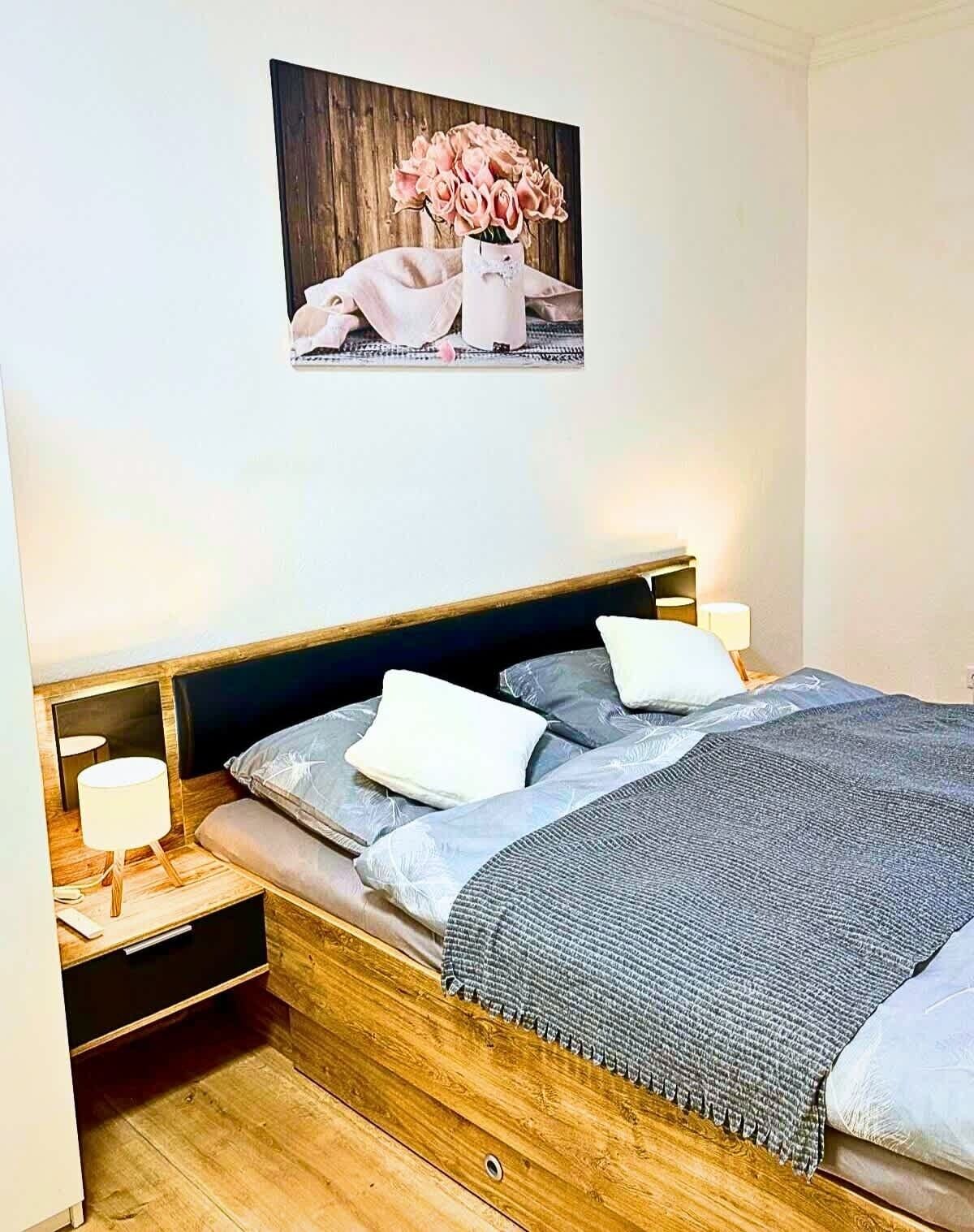 2 habitaciones, tabla de planchar con plancha, cuna de viaje y wifi 