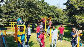 Ropes course (team building)