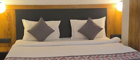 Chambre Deluxe double, vue sur la ville | SystĂšme dâinsonorisation, accĂšs au Wi-Fi (inclus)