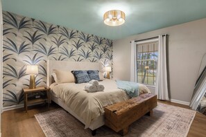 6 bedrooms, iron/ironing board, travel cot, free WiFi - 3600SF~Game room~2 Kitchens~Hot Tub~Backyard Games (Jeffersonville)