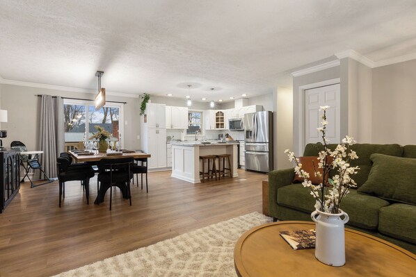 Smart-tv, videospelletjes, tafelvoetbal en een tafeltennistafel