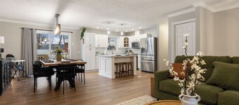 3600SF~Game room~2 Kitchens~Hot Tub~Backyard Games