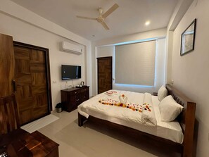 Free WiFi, bed sheets - Mayoor Hotel  (Udaipurwati)