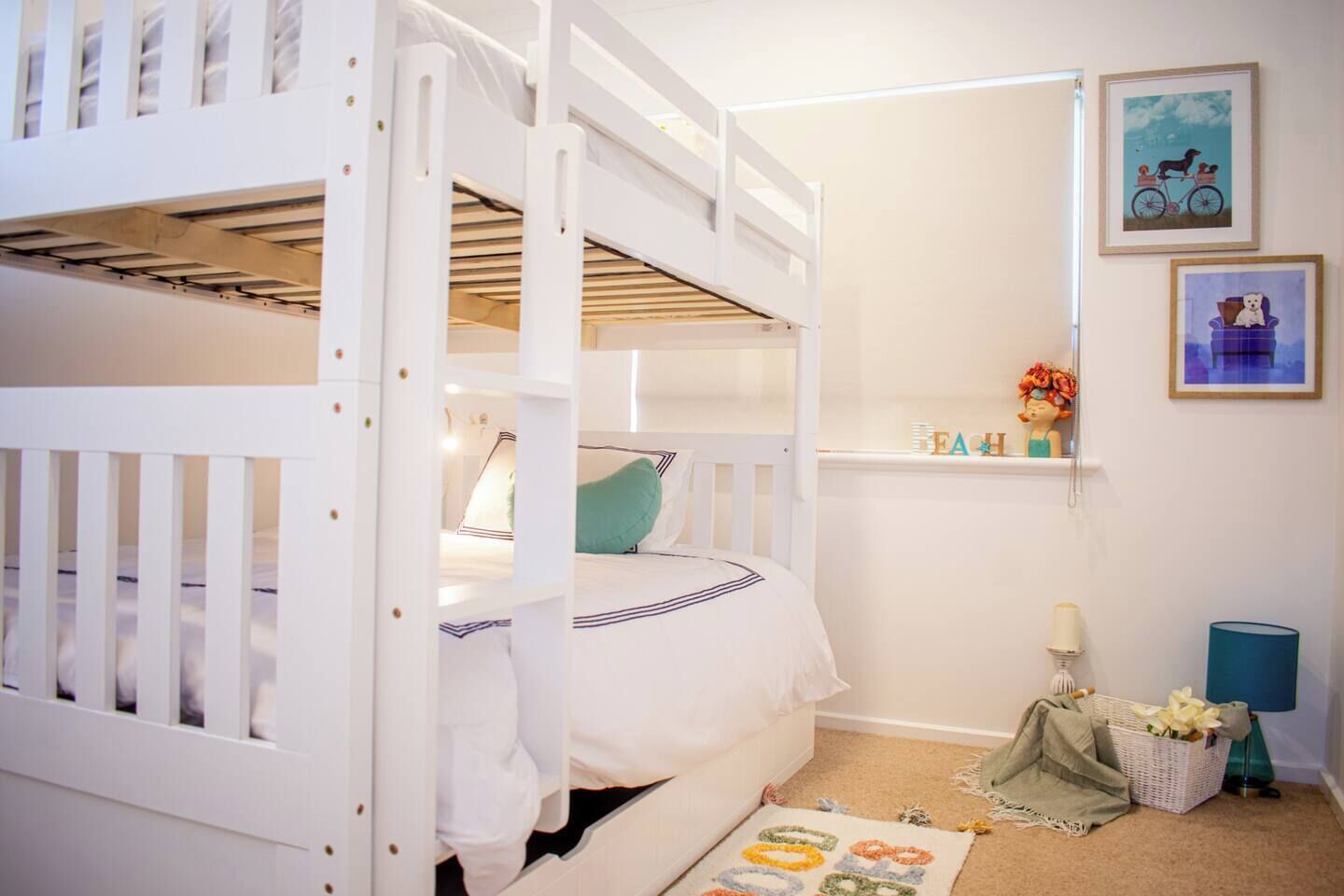 Bureau, fer et planche à repasser, lit parapluie, Wi-Fi gratuit