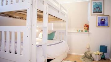 Bureau, fer et planche Ă repasser, lit parapluie, Wi-Fi gratuit