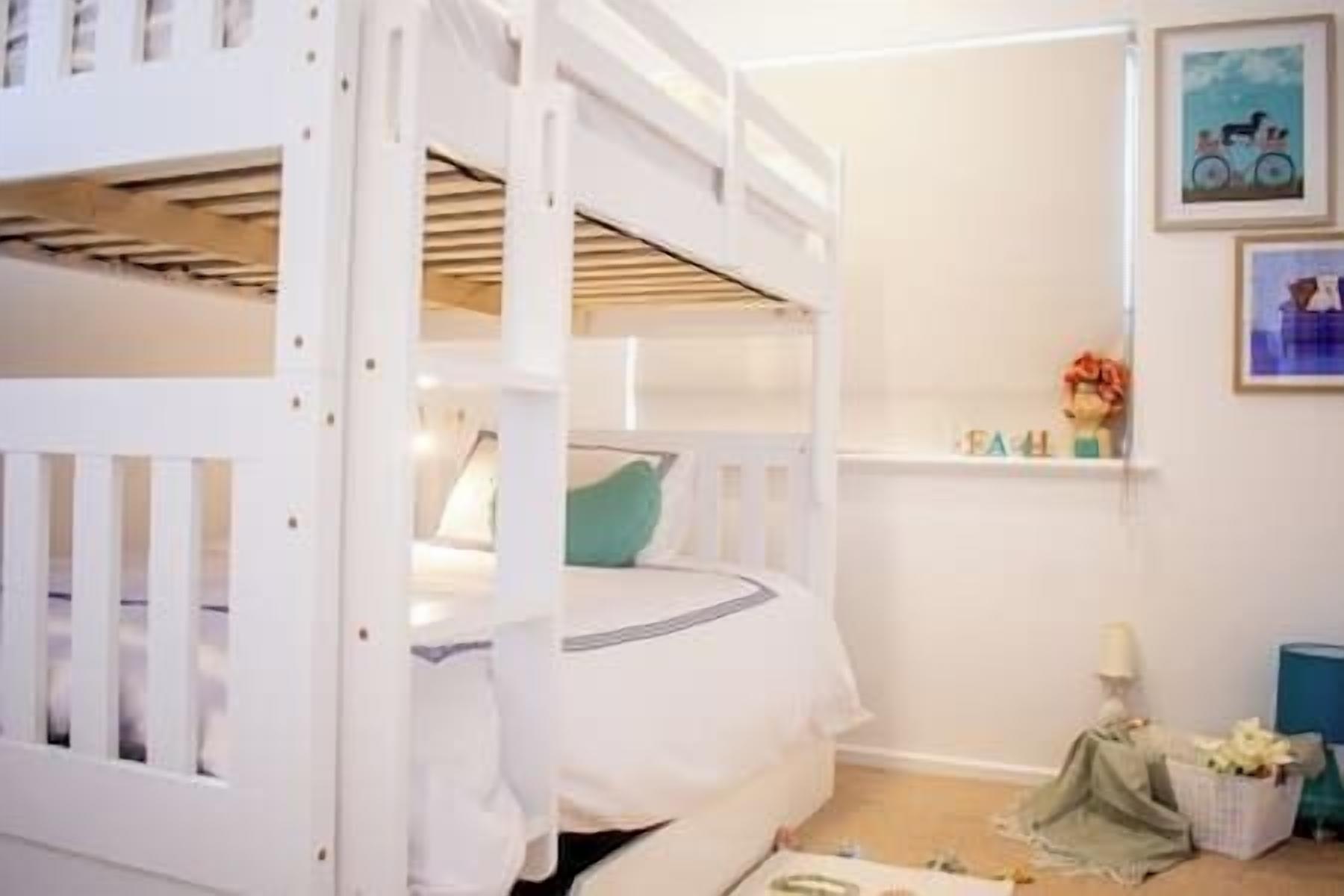 3 bedrooms, desk, iron/ironing board, travel crib