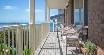 Seaside serenity luxury escape/ Pet friendly