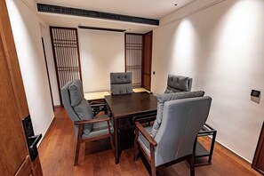 Basic Suite | Premium bedding, down comforters, pillowtop beds, minibar - ChanYin Hotel (Chengdu)