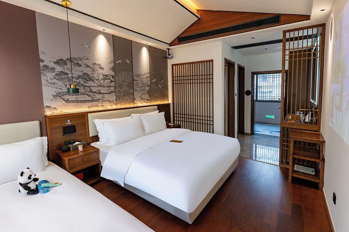 Ropa de cama de alta calidad, edredón, camas con pillow-top y minibar