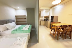 Family Room | Desk, free WiFi, bed sheets - Accessline Inn Boracay powered by Cocotel (Manoc-Manoc)