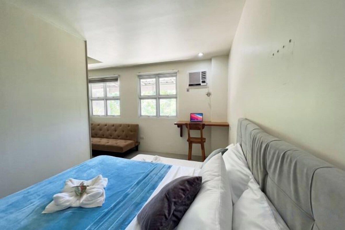 Desk, WiFi (free), bed sheets