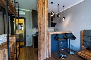 4 bedrooms, in-room safe, desk, iron/ironing board