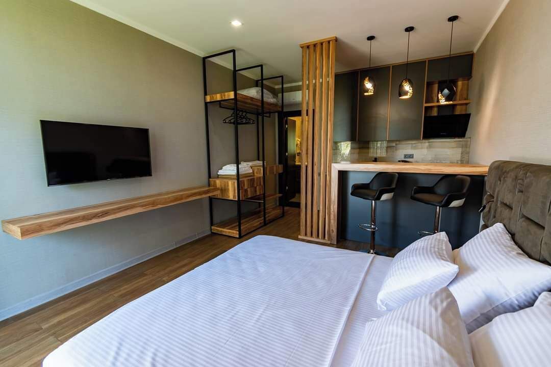4 bedrooms, in-room safe, desk, iron/ironing board