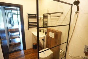 Dusche, Haartrockner, Bidet, Handtücher