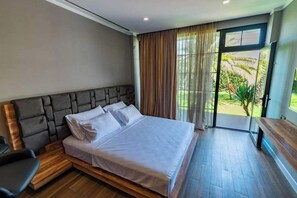4 Schlafzimmer, Zimmersafe, Schreibtisch, Bügeleisen/Bügelbrett