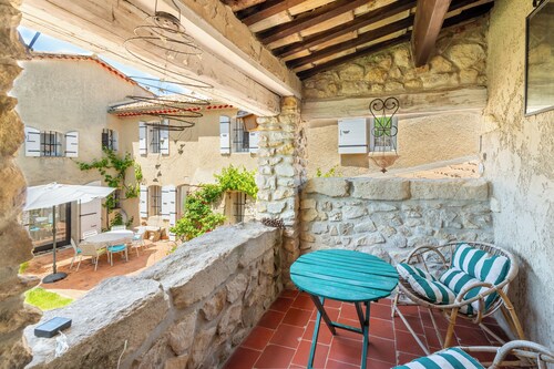 Family estate with large park and swimming pool