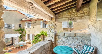 Family estate with large park and swimming pool