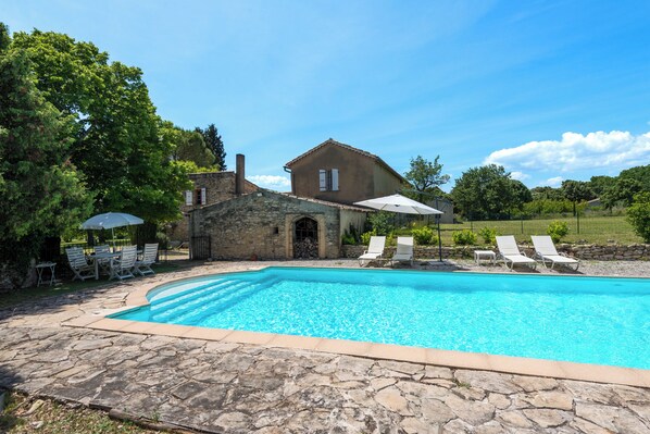 Pool - Family estate with large park and swimming pool (Mondragon)