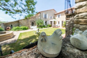 Exterior detail - Family estate with large park and swimming pool (Mondragon)