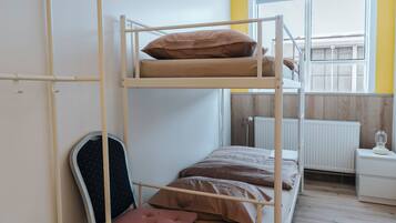 Bunk Bed in Male Dormitory Room | Kostenloses WLAN