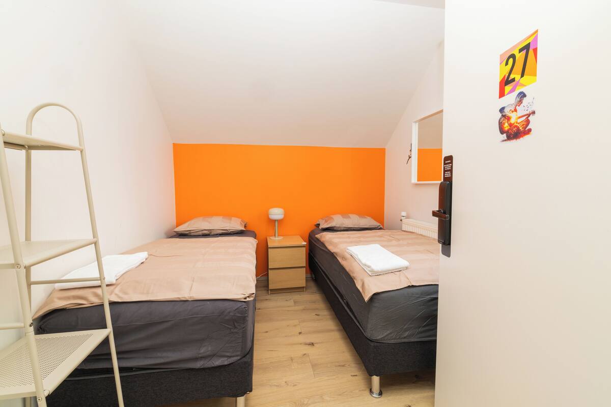 Basic Twin Room | Free WiFi